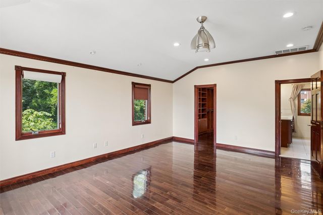 300 Ellen Place, Jericho, NY 11753