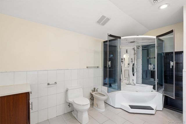 300 Ellen Place, Jericho, NY 11753