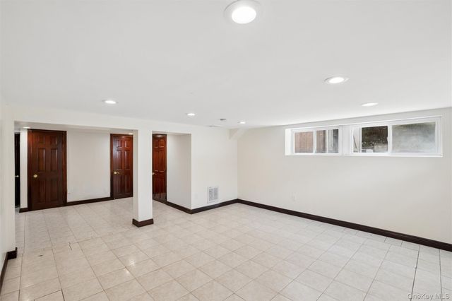 300 Ellen Place, Jericho, NY 11753