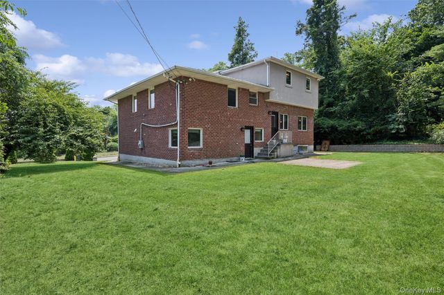 300 Ellen Place, Jericho, NY 11753