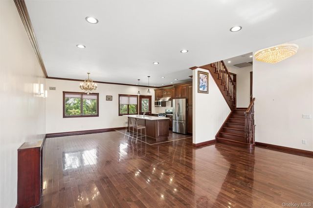 300 Ellen Place, Jericho, NY 11753