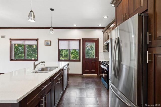 300 Ellen Place, Jericho, NY 11753
