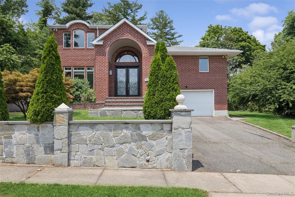 300 Ellen Place, Jericho, NY 11753