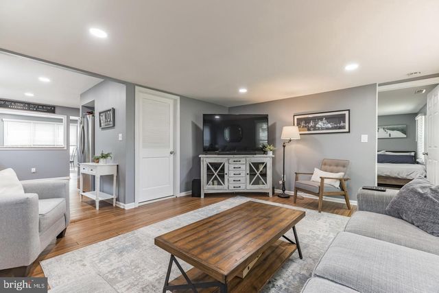 215 W GLOUCESTER PIKE, Barrington, NJ 08007