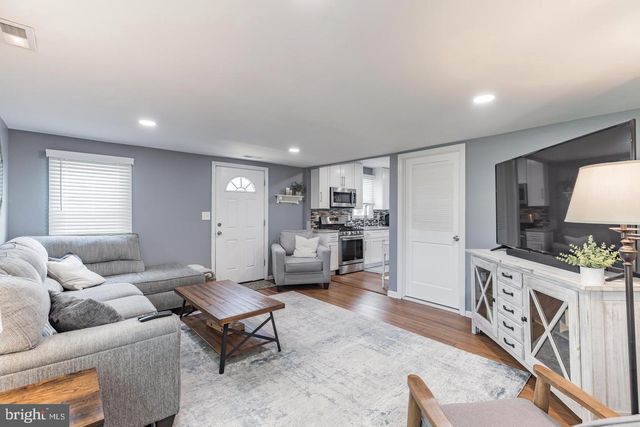 215 W GLOUCESTER PIKE, Barrington, NJ 08007