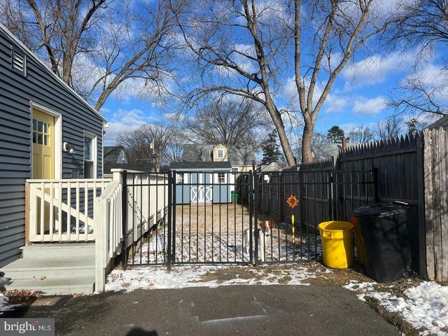 215 W GLOUCESTER PIKE, Barrington, NJ 08007