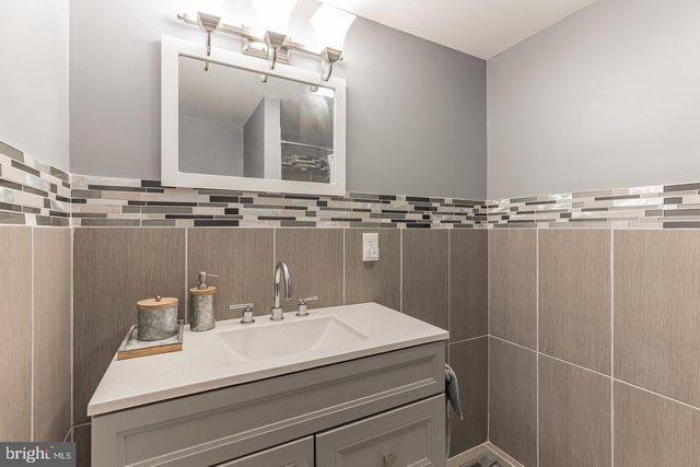 215 W GLOUCESTER PIKE, Barrington, NJ 08007