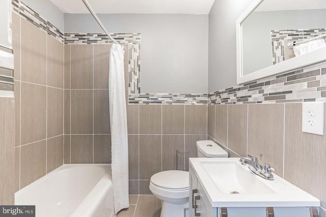 215 W GLOUCESTER PIKE, Barrington, NJ 08007