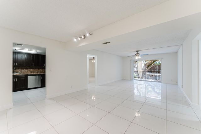 606 NW 13th Street 23, Boca Raton, FL 33486