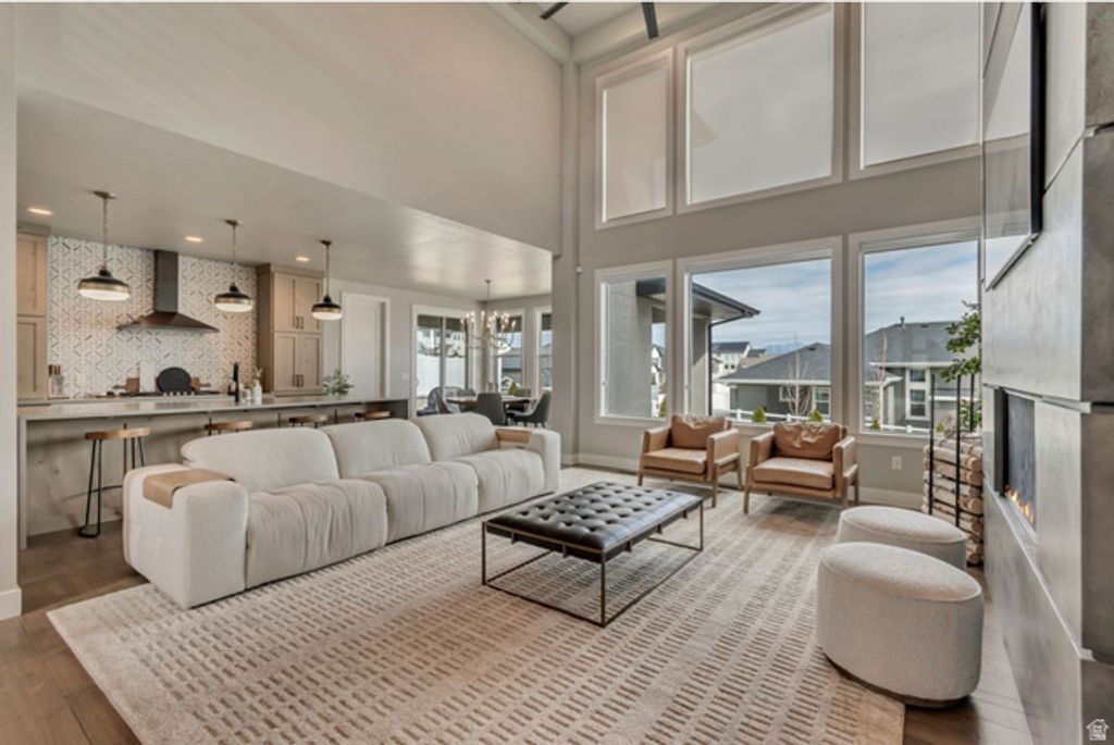 Image 4 of property listing at 8017 S RED BARON LN, West Jordan, UT 84081