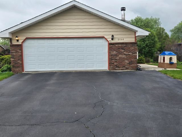 2446 Rolling Hill Drive, Dyer, IN 46311
