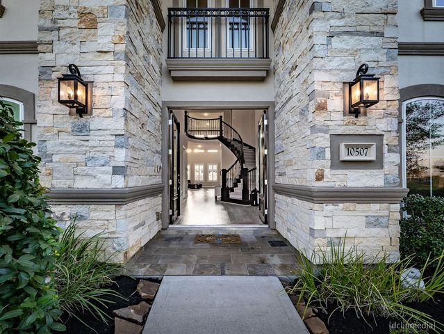 10507 S Sunrise Shores Lane, Cypress, TX 77433