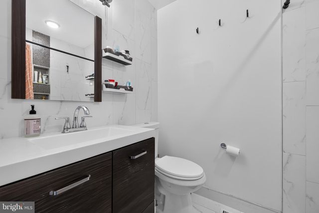 37 FOX CHASE RD, Marlton, NJ 08053