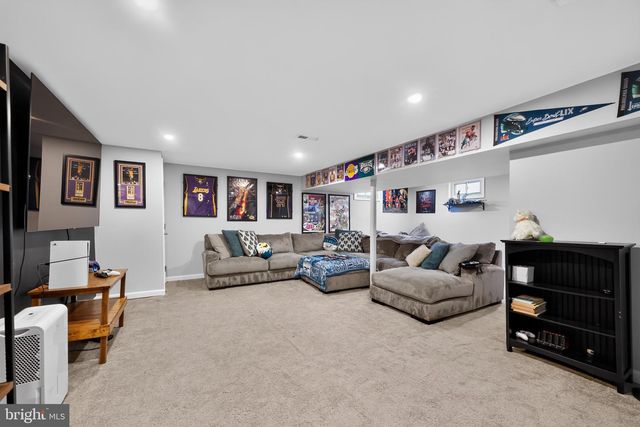 37 FOX CHASE RD, Marlton, NJ 08053