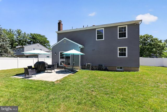 37 FOX CHASE RD, Marlton, NJ 08053
