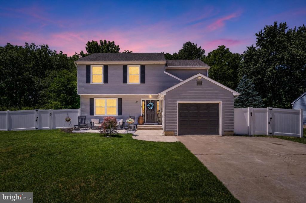 37 FOX CHASE RD, Marlton, NJ 08053