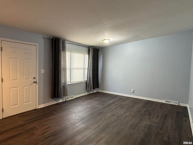 3812 MISSISSIPPI Avenue, Davenport, IA 52807