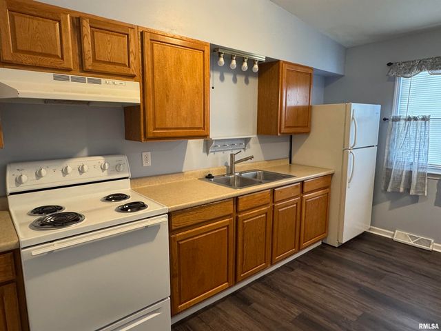 3812 MISSISSIPPI Avenue, Davenport, IA 52807