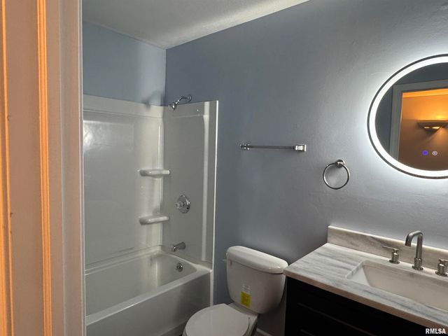 3812 MISSISSIPPI Avenue, Davenport, IA 52807