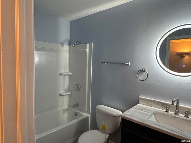 3812 MISSISSIPPI Avenue, Davenport, IA 52807