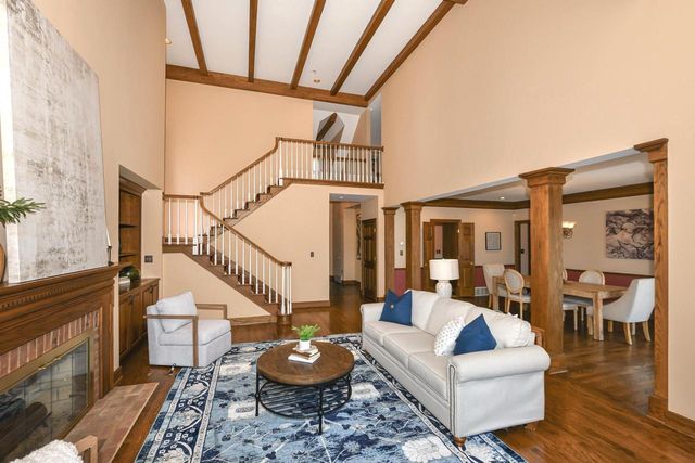 530 Park CIRCLE, Elm Grove, WI 53122