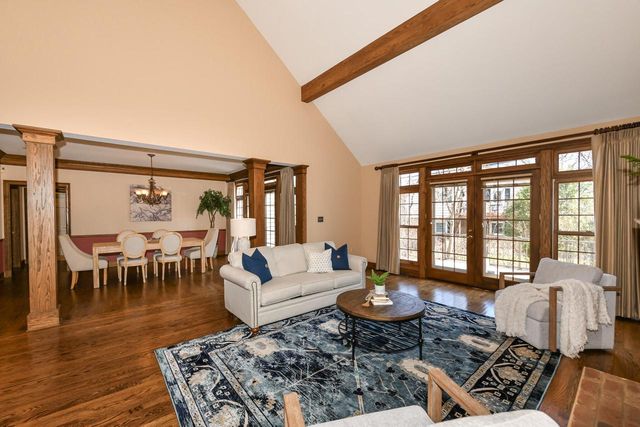 530 Park CIRCLE, Elm Grove, WI 53122
