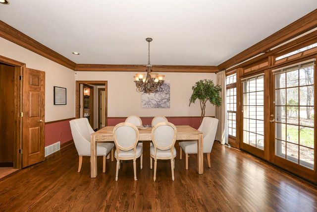 530 Park CIRCLE, Elm Grove, WI 53122