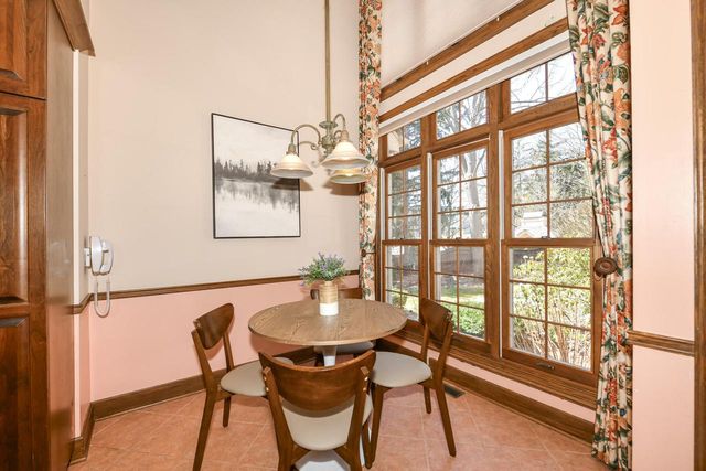 530 Park CIRCLE, Elm Grove, WI 53122