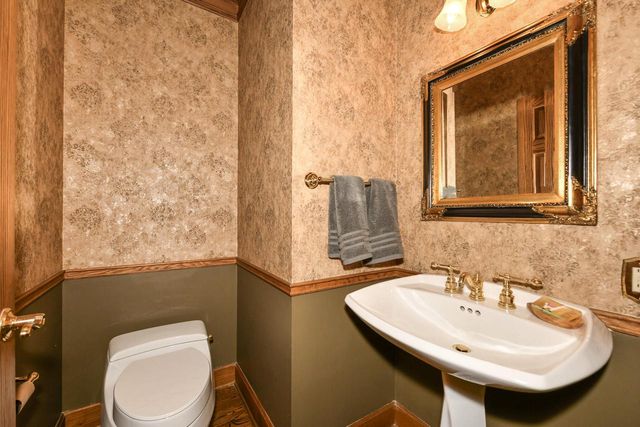 530 Park CIRCLE, Elm Grove, WI 53122