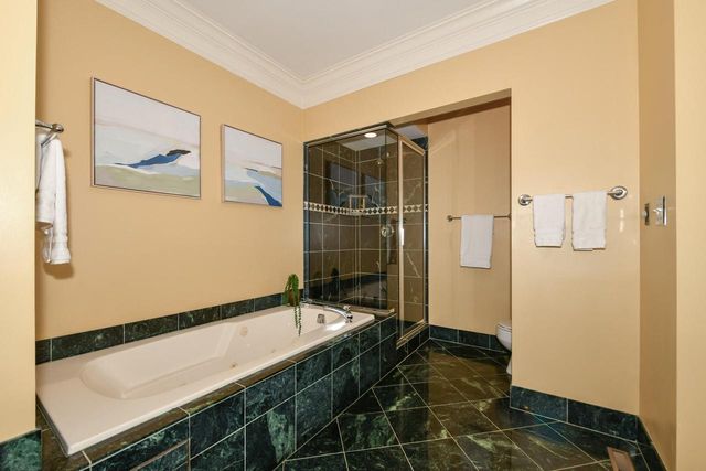 530 Park CIRCLE, Elm Grove, WI 53122