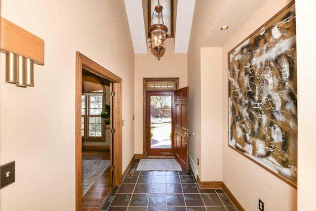 530 Park CIRCLE, Elm Grove, WI 53122