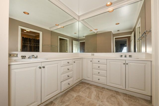 530 Park CIRCLE, Elm Grove, WI 53122