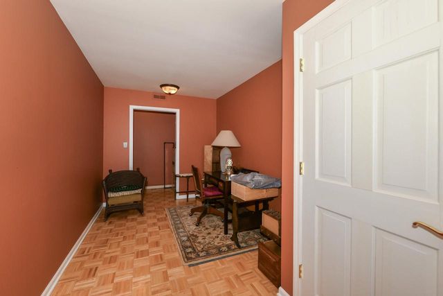 530 Park CIRCLE, Elm Grove, WI 53122