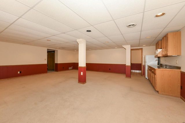 530 Park CIRCLE, Elm Grove, WI 53122
