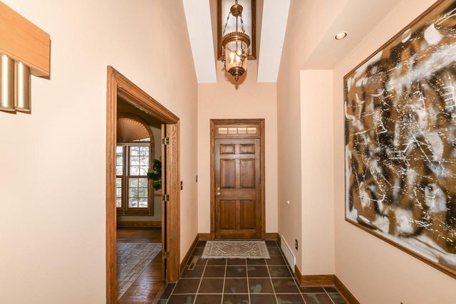 530 Park CIRCLE, Elm Grove, WI 53122
