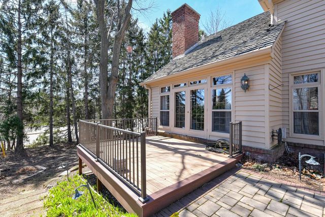 530 Park CIRCLE, Elm Grove, WI 53122