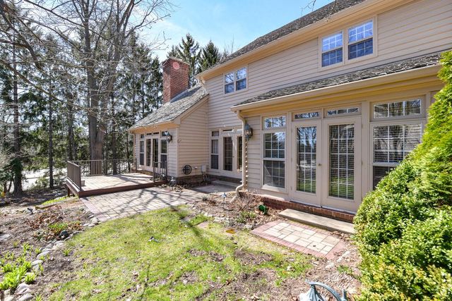 530 Park CIRCLE, Elm Grove, WI 53122