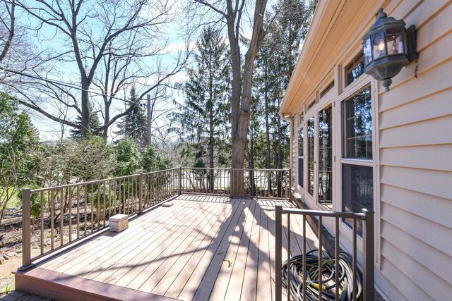530 Park CIRCLE, Elm Grove, WI 53122