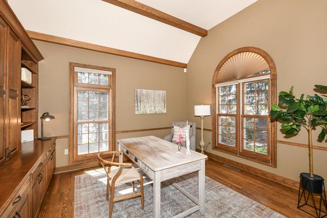 530 Park CIRCLE, Elm Grove, WI 53122