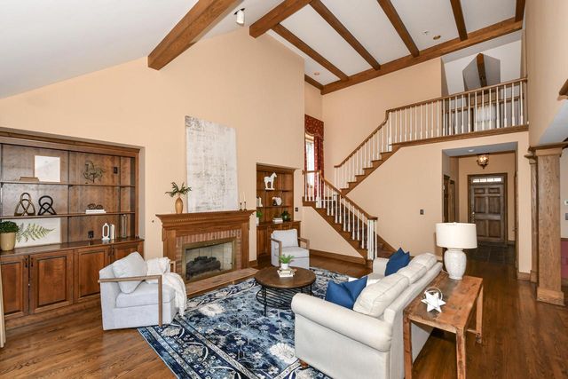 530 Park CIRCLE, Elm Grove, WI 53122
