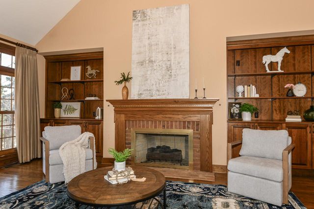 530 Park CIRCLE, Elm Grove, WI 53122