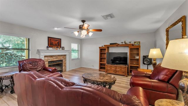 102 LAKE LENA BOULEVARD, Auburndale, FL 33823