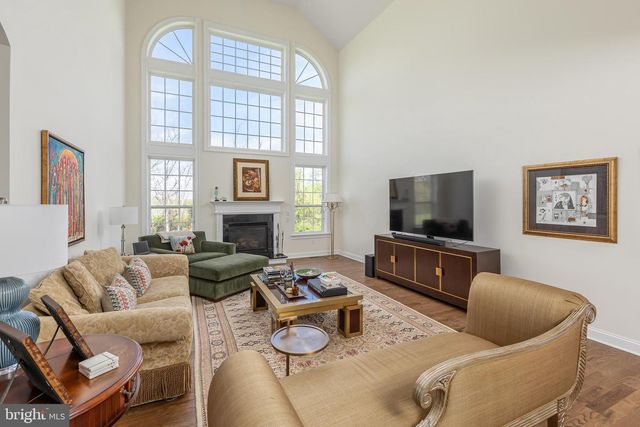 211 SHIVERS RUN CT, Mullica Hill, NJ 08062