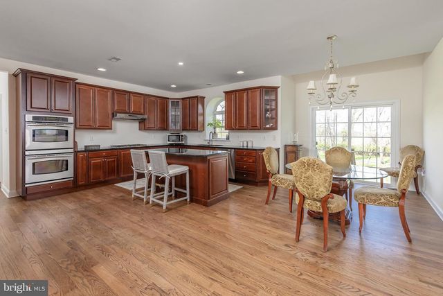 211 SHIVERS RUN CT, Mullica Hill, NJ 08062