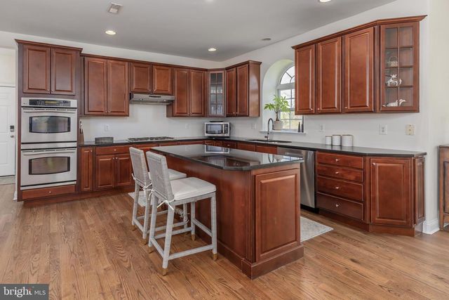 211 SHIVERS RUN CT, Mullica Hill, NJ 08062