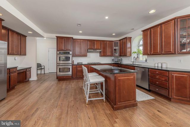 211 SHIVERS RUN CT, Mullica Hill, NJ 08062