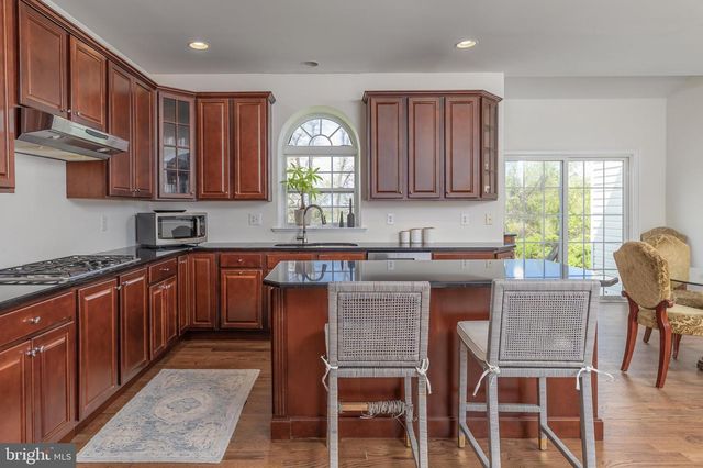 211 SHIVERS RUN CT, Mullica Hill, NJ 08062