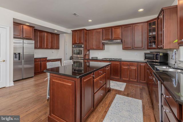 211 SHIVERS RUN CT, Mullica Hill, NJ 08062