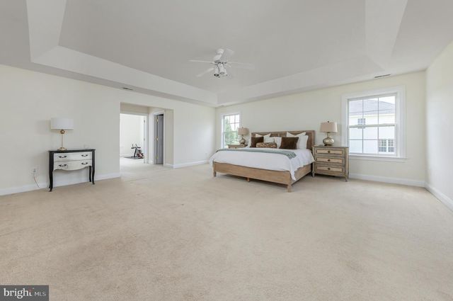 211 SHIVERS RUN CT, Mullica Hill, NJ 08062
