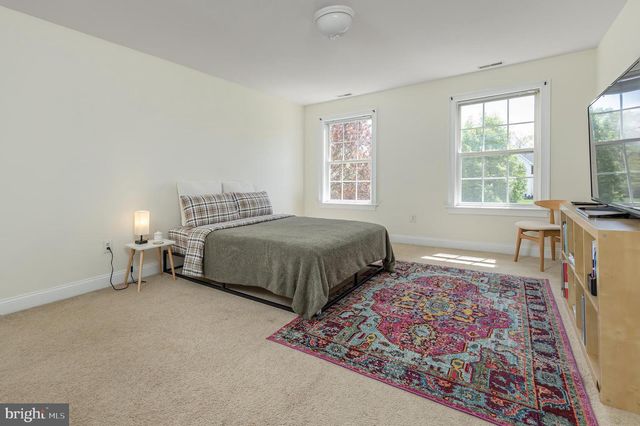 211 SHIVERS RUN CT, Mullica Hill, NJ 08062
